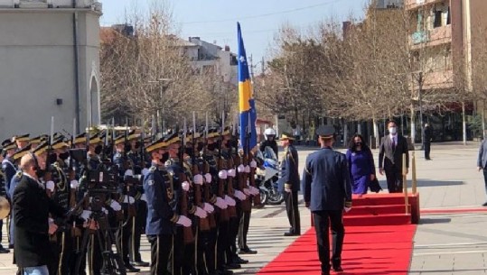 Vjosa Osmani merr zyrtarisht detyrën si presidente e re e Kosovës 