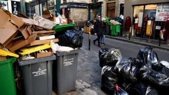 Parisi, jo më simbol i dashurisë dhe shëtitjeve buzë Senës, por 'pushton' mediat sociale me mbeturinat e tij