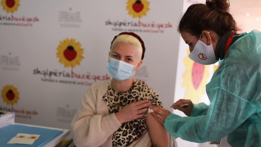 Nis nesër vaksinimi i farmacistëve në Tiranë