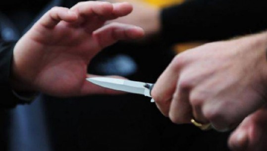 Plagoset me thikë 16-vjeçari në Tiranë pas një sherri, kapen dy autorët e mitur