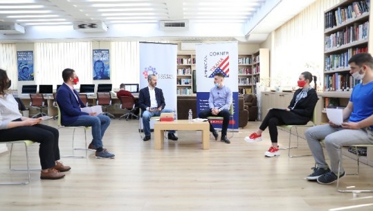 'Nga verifikimi i kandidatëve tek monitorimi i partive', Celibashi në takimin me të rinj të ambasadës së SHBA: Nxis të rinjtë të votojnë
