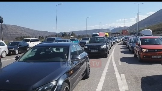 Radhë të gjata automjetesh, shqiptarët e Kosovës dynden drejt Shqipërisë për fundjavë, i 'shpëtojnë' edhe masave të Qeverisë 'Kurti'