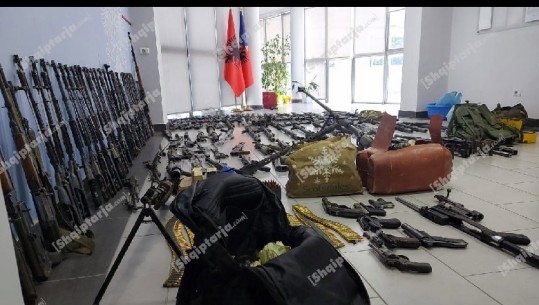 Në mes të Tiranës bazë e vërtetë ushtarake, publikohen pamjet nga arsenali i armëve të sekuestruara sot nga SPAK