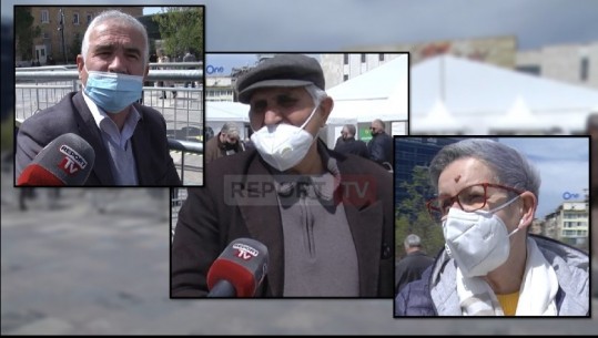 Vijon vaksinimi në Tiranë, të moshuarit për Report Tv: Të tëra njëlloj janë vaksinat, pse mos ti bëjmë