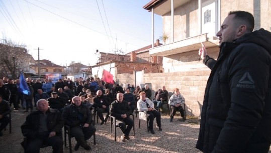  Ervin Salianji me banorët e Korçës: Ndryshimi do të vijë, atë s’e ndal dot askush! 25 prilli është dita e shqiptarëve 