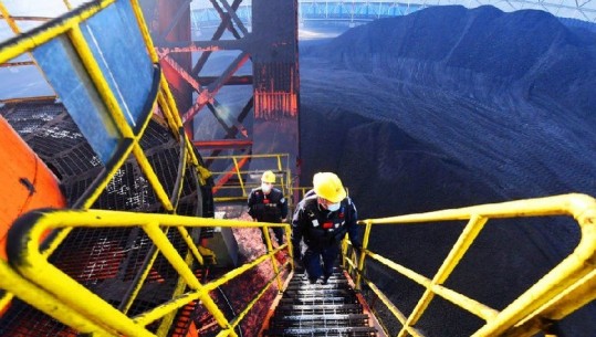 Përmbytet miniera e qymyrit në Kinë, bllokohen 21 minatorë, në rrezik për jetën 