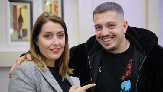 Zgjedhjet, këngëtari i njohur Elgit Doda shfaqet krah Manastirliut: Në zemër të Tiranës