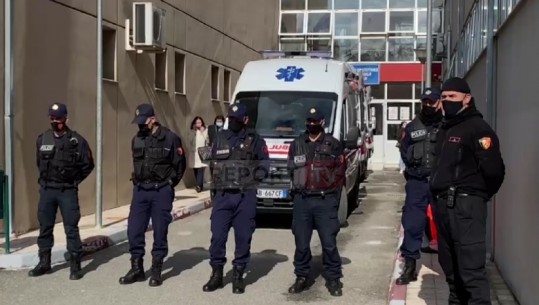 Spitali Elbasanit rrethohet nga Forcat të shumta të Renea-s, mbërrin edhe Taulant Balla (VIDEO)