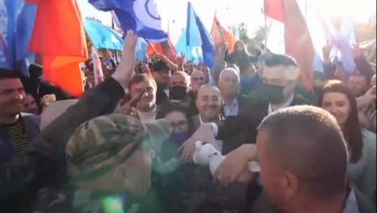 Basha lëshon pëllumbat në Lushnje: Të gjithë bashkë të dielën të vendosim drejtësi mbi bandat (VIDEO)