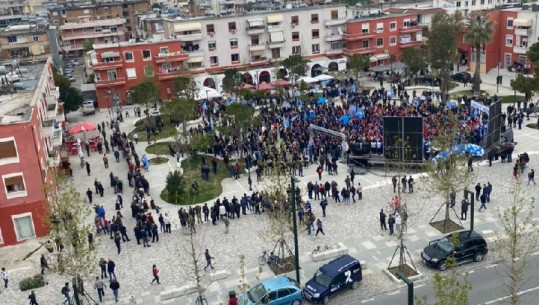 Edhe 3 ditë nga zgjedhjet parlamentare, Basha braktiset nga qytetarët në takimin përmbyllës në Vlorë (VIDEO)