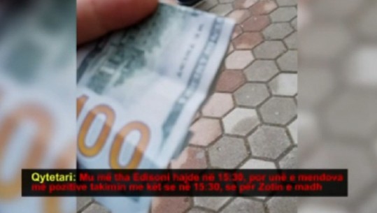 'I kam respektuar sa kam pas mundësi', kandidati i LSI-së në Tiranë i jep 100 dollarë një qytetari (VIDEO)