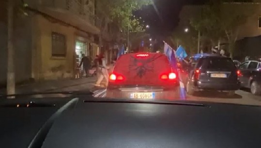 Basha mbyll fushatën në Tiranë, militantët e PD ‘pushtojnë’ rrugët e Tiranës
