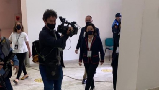 Pas inspektimit në Tiranë, Kim monitoron procesin e numërimit të votave në Elbasan