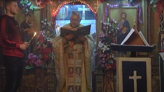 Besimtarët ortodoksë kremtojnë Pashkët në Lushnje, urojnë qytetarët: Për shumë vjet mbarësi paçin shqiptarët (VIDEO)