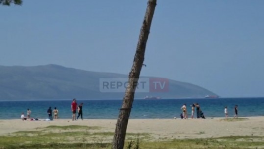 Diell dhe temperatura të nxehta, qytetarët nisin plazhin në Vlorë, zgjedhin bregdetin për të kaluar fundajvën (VIDEO)
