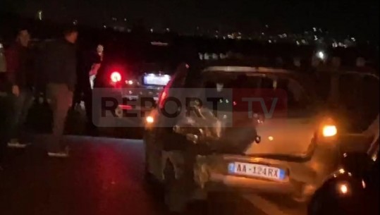 Aksident në autostradën Vlorë-Fier, përplasen dy makina! Nuk ka të lënduar (VIDEO)