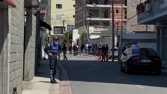 E rëndë në Elbasan, u qëllua nga burri ish-polic, vdes gruaja 54-vjeçare në Elbasan