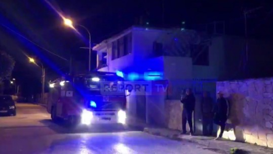 Zjarr në një kabinë elektrike, lagja 'Uznovë' në Berat pa drita prej një ore! Foletë e dallëndysheve brenda kabinës shkaktojnë masën elektrike (VIDEO)