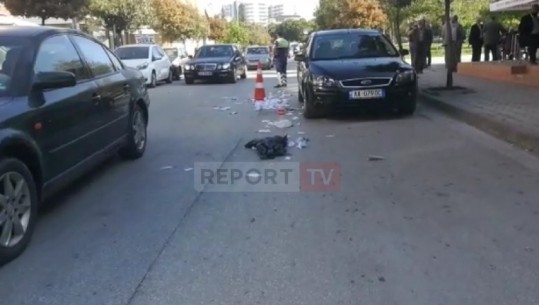 Po kalonte rrugën për të hedhur mbeturinat, përplaset nga një makinë 58-vjeçarja në Lushnje (VIDEO)