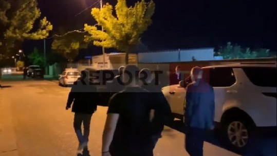 Vrasja në Elbasan, mbërrin në vendin e ngjarjes Ardi Veliu dhe prokurori Ajazi