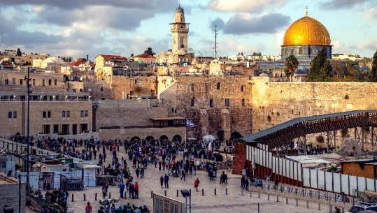 Qyteti i paqes, i adhuruar nga të gjithë dhe për të cilin vetëm luftohet. Çfarë e bën Jerusalemin një vend të shenjtë?