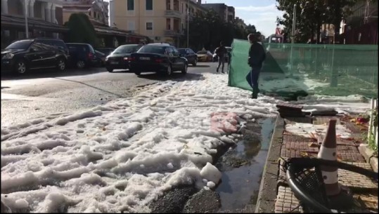 Moti i pazakontë në Shkodër, breshëri zbardh rrugët e qytetit, drejtori Ujësjellësit: Janë hapur të gjitha akset rrugore (VIDEO+FOTO)