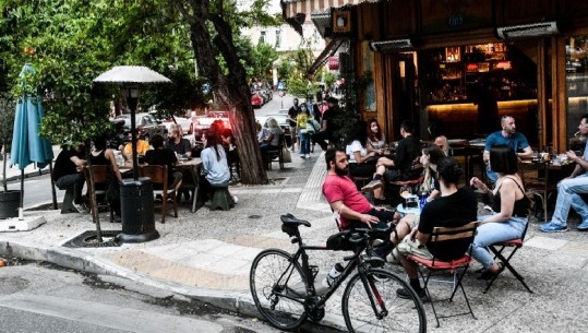 Greqia fillon nga sot heqjen graduale të masave anti-COVID, hap zyrtarisht sezonin turistik