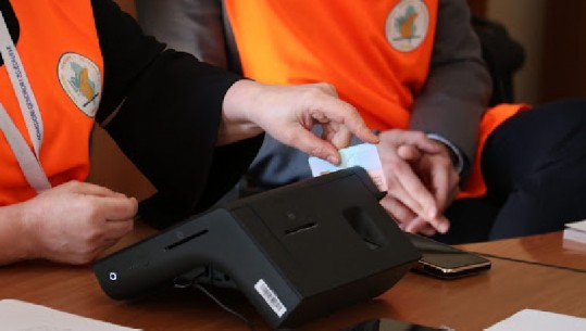 Votime më shumë se një herë? KQZ kryqëzon të dhënat: Vetëm 2 raste të dyshuara në Berat dhe 2 në Gjirokastër! 1 votues është shfaqur në dy qendra të ndryshme votimi