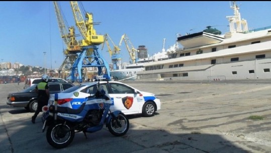 Tentoi të ndihmonte 4 persona të kalonin kufirin me dokumente të falsifikuara, arrestohet 34 vjeçarja në Durrës