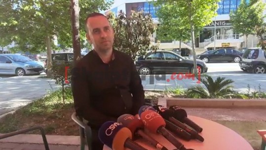 Vetëdorëzohet në polici një nga të dyshuarit e vrasjes së Taulant Beqirajt në Vlorë, avokati: Klienti s'e kupton pse u përdorën armët (VIDEO)