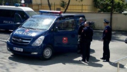 Goditi punonjësin e policisë, arrestohet 37-vjeçari në Tiranë, procedohen tre të tjerë 