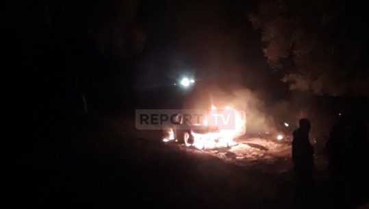Ekzekutimi në Vlorë, brenda makinës së djegur me targa të vjedhura janë gjetur 2 kallashnikovë që janë përdorur nga autorët 
