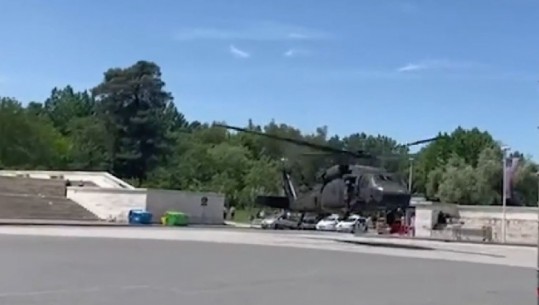 'Defender 21'/ Rama poston videon e forcave shqiptare teksa testohen për shpejtësinë e reagimit! Momenti kur helikopteri ulet në mes të Sheshit 'Nënë Tereza'