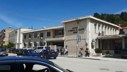 Akuzohet se ngacmoi seksualisht të miturën në Berat, 55-vjeçari lihet në arrest shtëpie për 20 ditë! Mohon akuzat