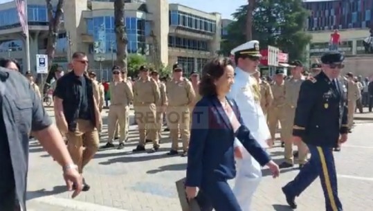 Defender 21 në Sheshin 'Nënë Tereza', mbërrin Ambasadorja Yuri Kim (VIDEO)