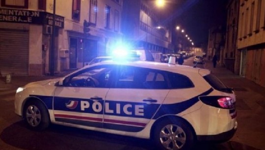  Francë, kosovari vret brutalisht të dashurën me thikë në sytë e vajzës së tyre 4-vjeçare, e lë pa jetë në rrugë dhe largohet 