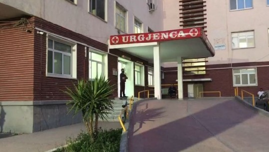 Përfundoi në spital me plagë në të dyja këmbët, plagosja e të riut në Vlorë pas një sherri në Lungomare! Shoqërohen disa persona