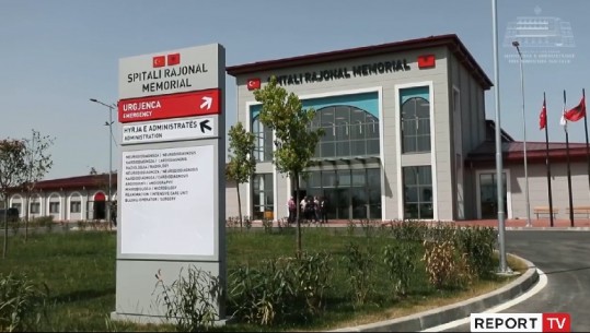 Spitali Rajonal Memorial i Fierit hap dyert sot, Rama prezanton një pjesë të stafit mjekësor shqiptaro-turk