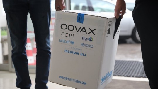 Koronavirus, mbërrijnë mbi 100 mijë doza të vaksinës Pfizer në Kosovë