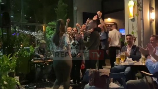 'Defender 21'/ Ushtarët e huaj 'zhveshin uniformat', festë me muzikë 'Kuqezi', ia marrin këngës e valles në Vlorë (VIDEO)