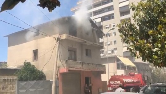 Zjarr në katin e 3 të një shtëpie në Fier, ishte e pabanuar (VIDEO)