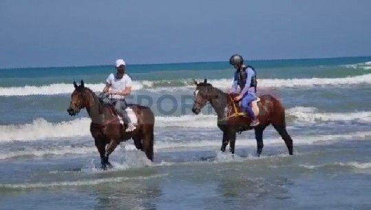 Sezoni turistik në Darzezë çelet në mënyrën e veçantë! Gara me kuaj dhuron spektakël