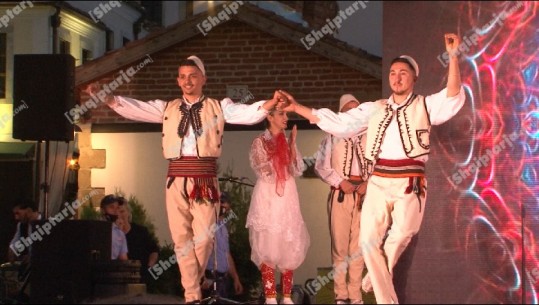 Zhvillohet në Korçë festivali ‘Shpirti i Ballkanit’, Kita: Synojmë të promovojmë folklorin e traditat