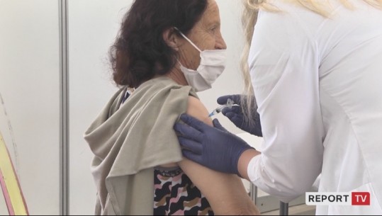 ‘Verë më e qetë’, qytetarët në shesh për dozën e dytë të vaksinës anti-COVID 