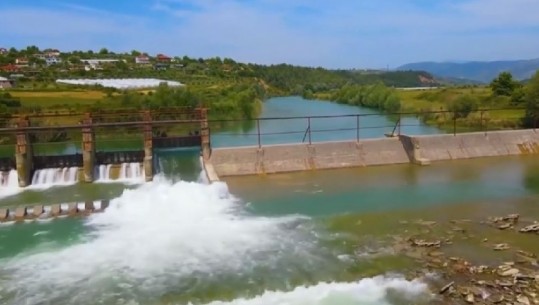 Publikon pamjen e ujësjellësve bujqësorë në zonën e Lushnjes dhe Divjakës, Rama uron një javë të mbarë 