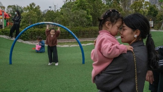Historike, Kina lejon çiftet që të sjellin në jetë tre fëmijë
