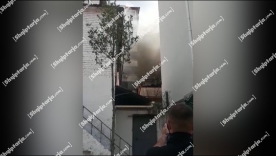 Merr flakë një shtëpi dy katëshe në Tiranë (VIDEO)