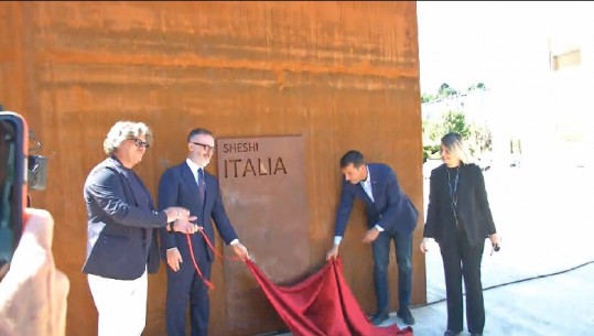 Italia feston 75 vjetorin e republikës parlamentare, prezantohet pllaka e Sheshit Italia në Tiranë dhe skulptura e ‘Big Bang’