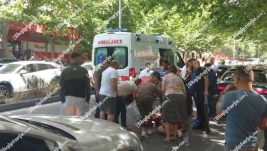 VIDEO/ Aksident në Tiranë, e moshuara goditet nga makina te vijat e bardha, niset me urgjencë drejt spitalit