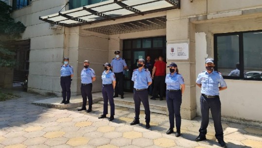 Bashkia e Tiranës rimerr zyrat e FRD-së pa asnjë incident, Sali Shehu këtë herë edhe pa Metën nuk bën rezistencë